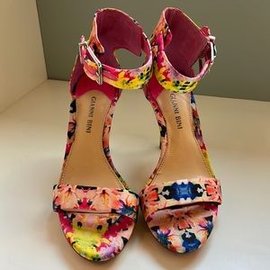 Gianni Bini Floral Heels, Sz 6
